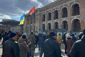 Активисты требовали передать здание городу