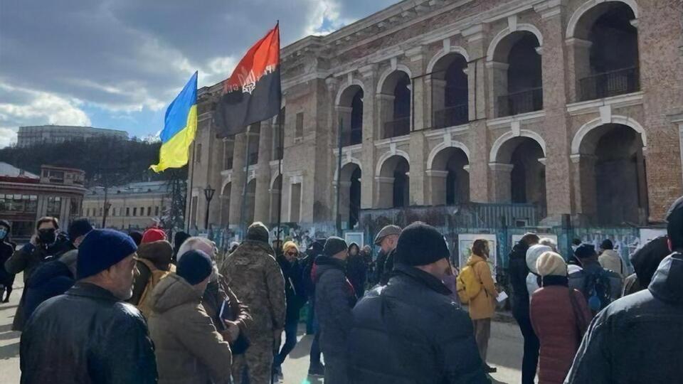Активисты требовали передать здание городу