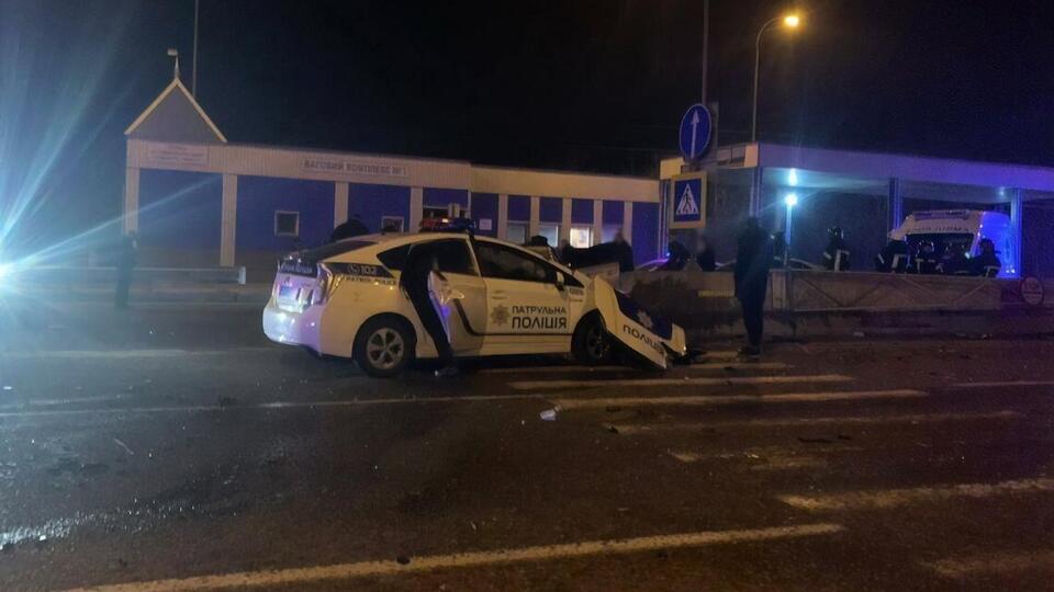 Инспектор полиции в Одесской области управлял служебным автомобилем Toyota Prius