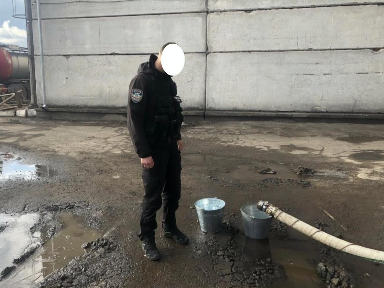 В отделении слива готовой продукции обнаружили шланг для неучтенного забора спирта