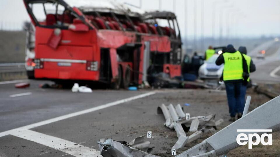 Автобус "Познань – Херсон" із 57 українцями потрапив у ДТП у Польщі