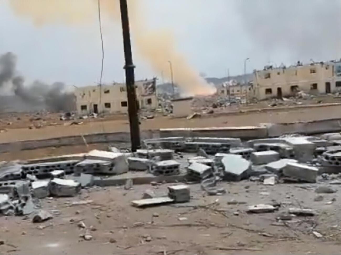 На месте взрывов остались руины