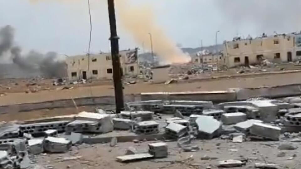 На месте взрывов остались руины