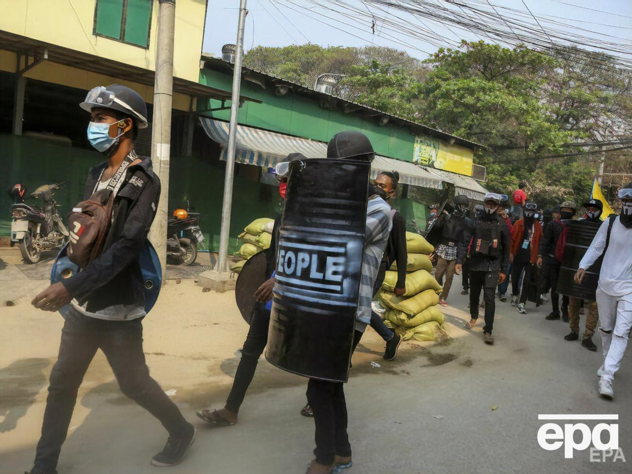 Правоохранители жестко разгоняют митингующих в Мьянме