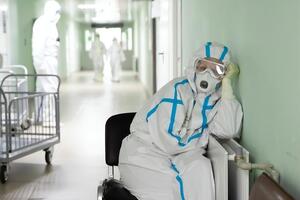В больницы Закарпатья поступает много инфицированных коронавирусом в возрасте 35–45 лет