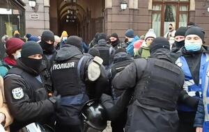 Затримували тих, хто заважав жінкам