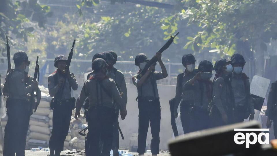 Во время протестов в Мьянме погибло не менее 38 человек
