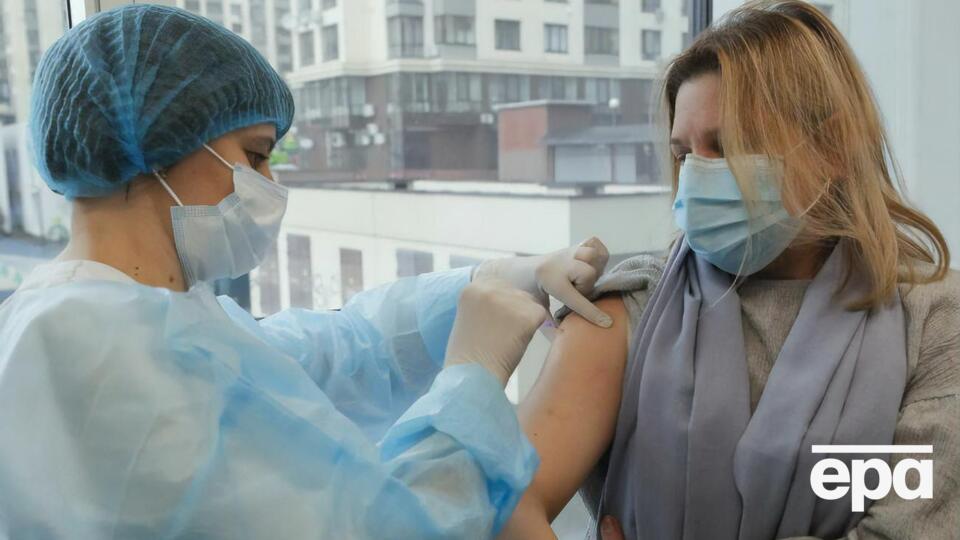 По данным Минздрава, в Украине с начала кампании вакцинации привито 17 947 человек