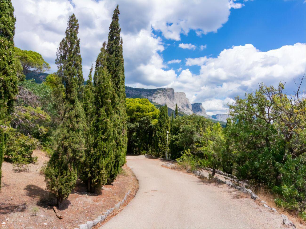 Форосский парк был заложен в 1834 году, он&nbsp;имеет статус памятника садово-парковой архитектуры&nbsp;