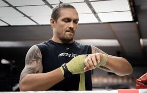 Усик готовится к бою с британцем