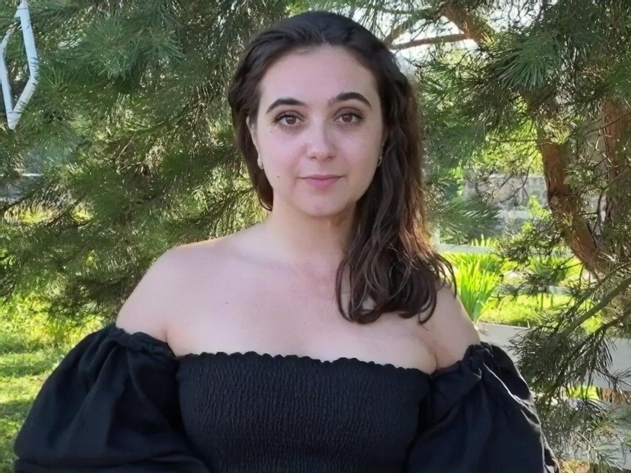 Мендель: Это было очень длинное, кстати, черное платье, с длинными рукавами