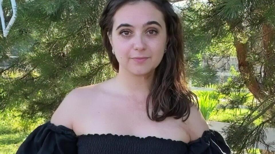 Мендель: Это было очень длинное, кстати, черное платье, с длинными рукавами