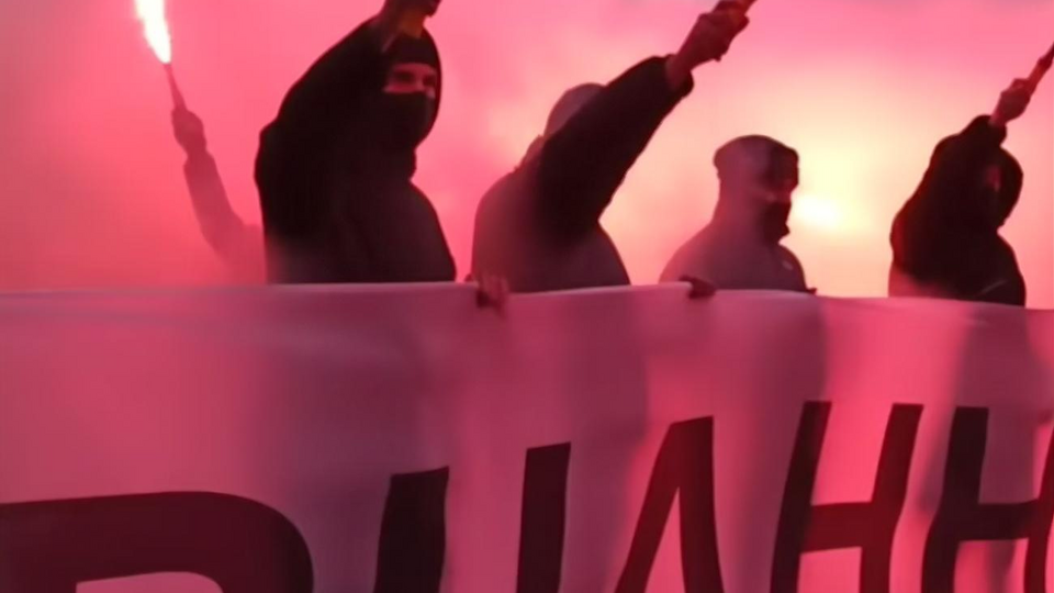 На акции зажгли файеры
