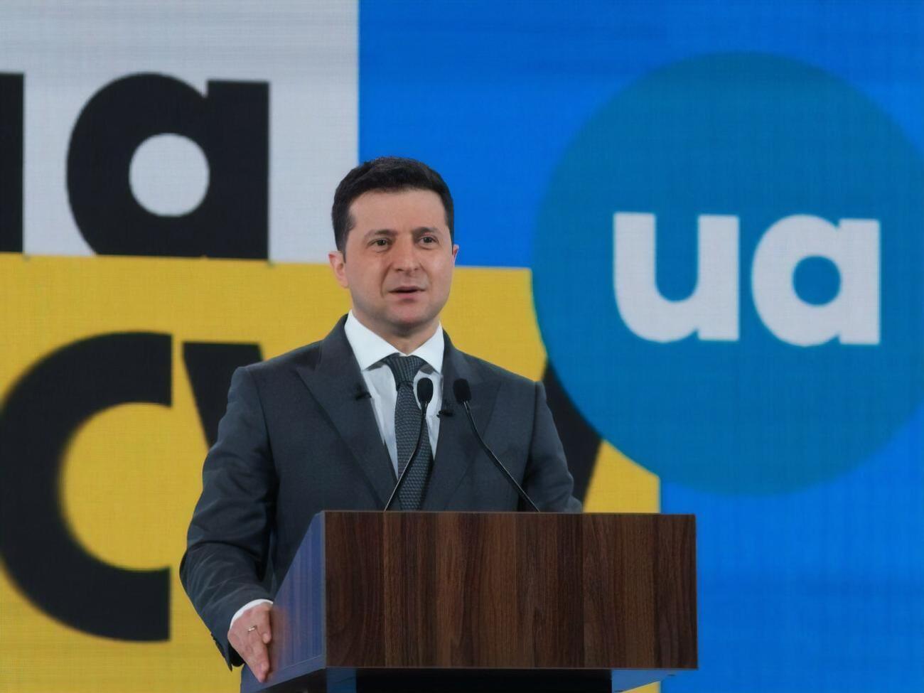 Зеленский говорил о сильном информационном воздействии на Украину из России