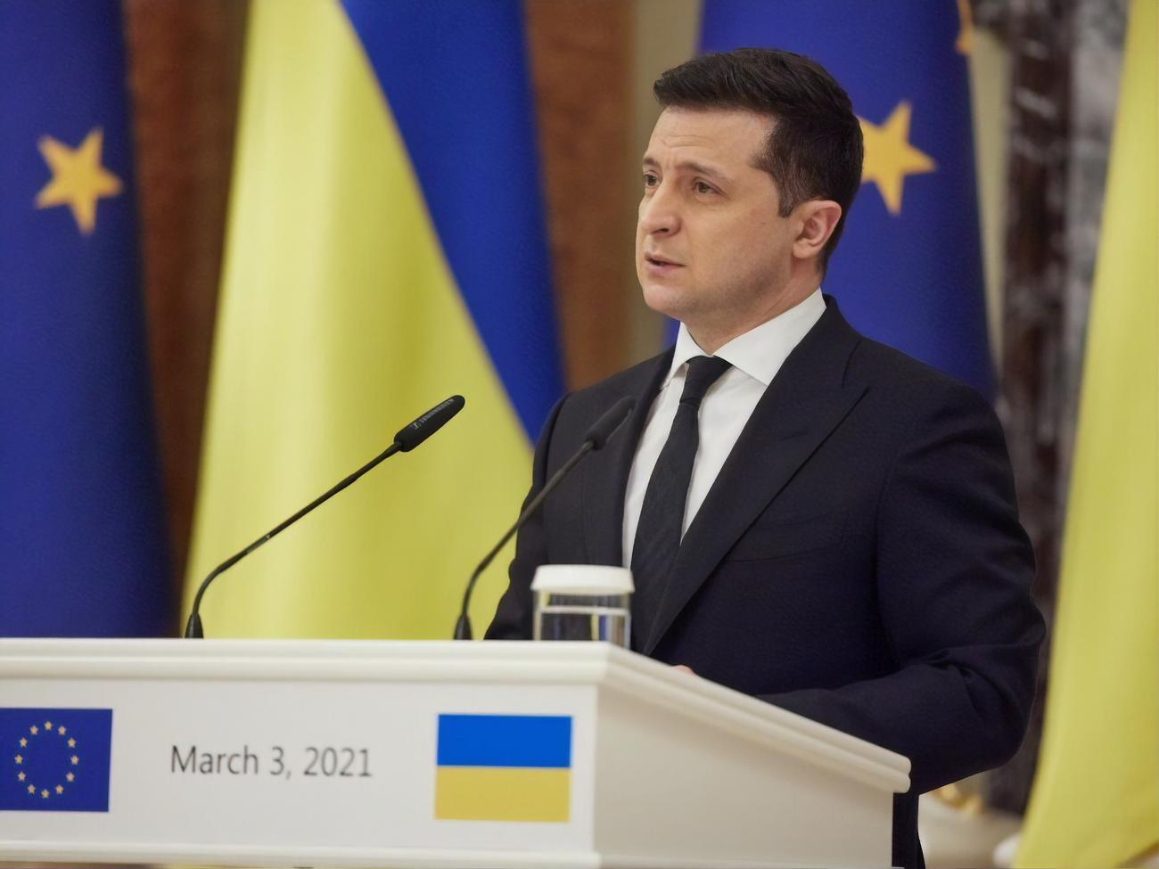 Зеленский: Информационно Украину атакуют не только извне, но и изнутри