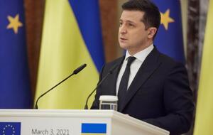 Зеленский: Информационно Украину атакуют не только извне, но и изнутри