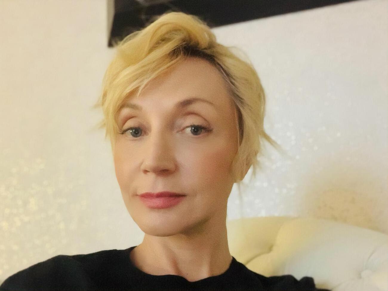 Орбакайте надела платье, подчеркивающее фигуру