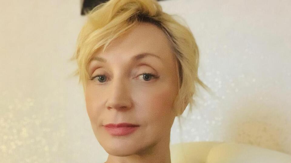 Орбакайте надела платье, подчеркивающее фигуру