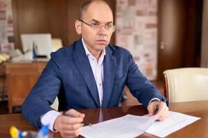 Степанов вважає те, що відбувається, "антивакцинарною істерією"