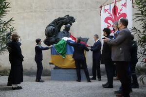 Памятник открыли в день рождения Кобзаря