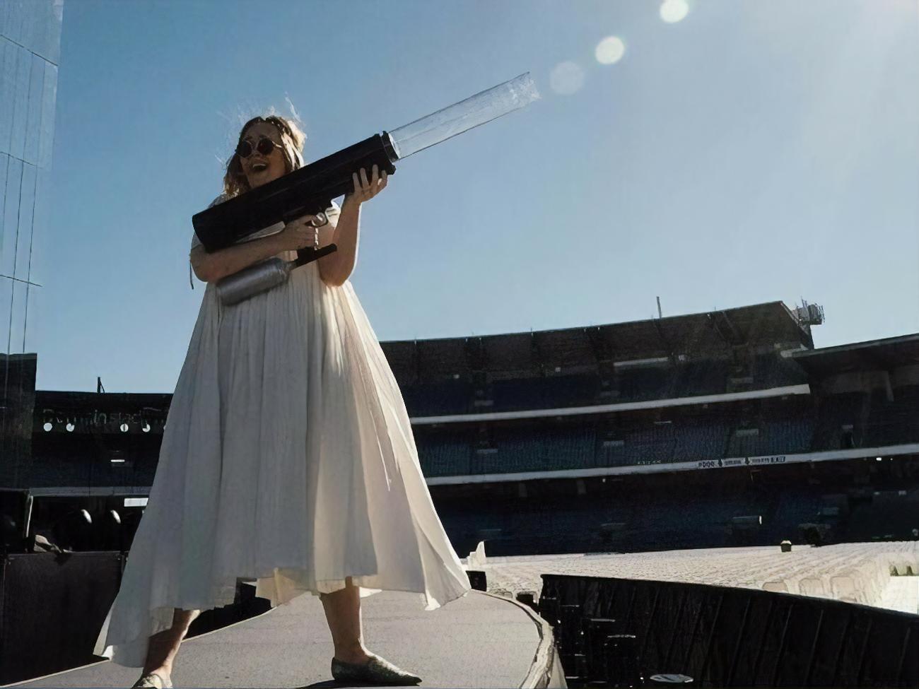 Адель возглавила британский чарт BPI