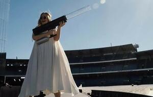 Адель возглавила британский чарт BPI