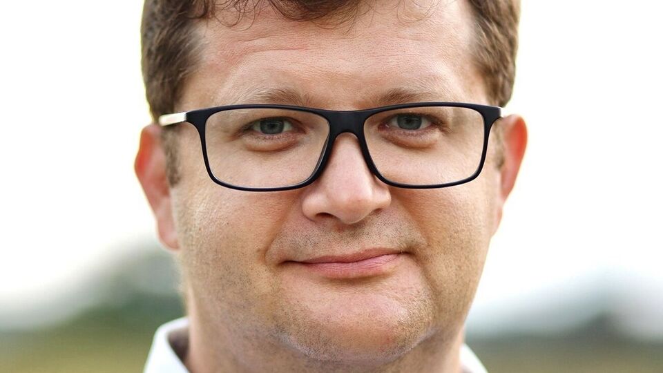 Арьев заявил, что нынешняя власть привносит новшества, "только от них в основном попахивает"