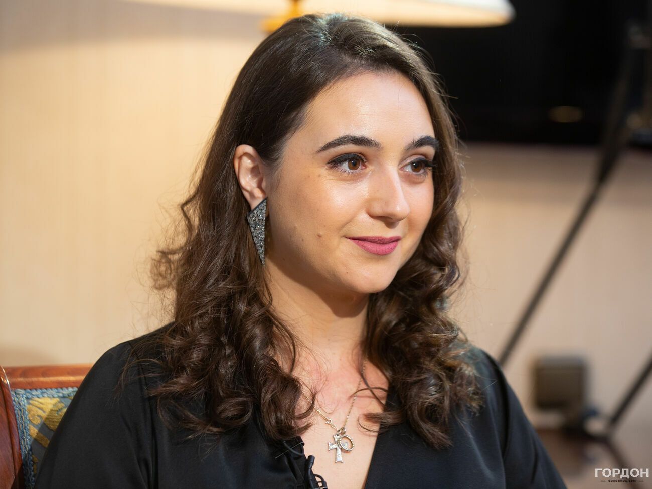 Мендель розповіла, що їй допомагають стилісти, але гардероб держава не оплачує