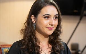 Мендель рассказала, что ей помогают стилисты, но гардероб государство не оплачивает