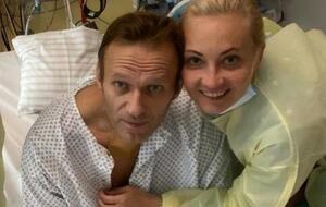 Навальний із дружиною у клініці "Шаріте"