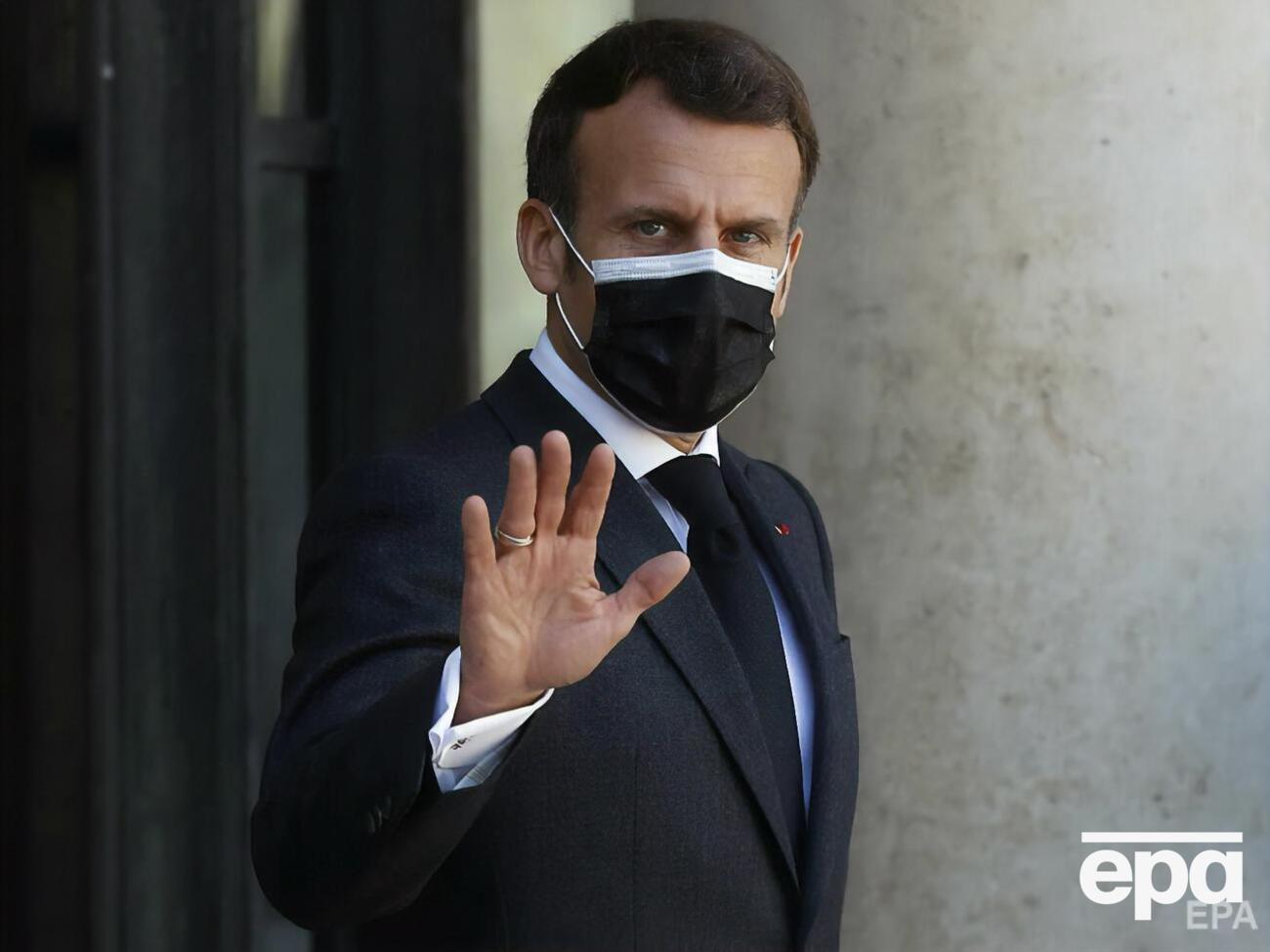 Макрон сказал, что снимать ограничения будут не ранее середины мая