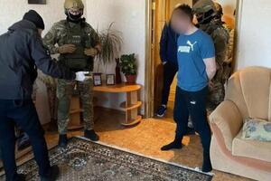 Затримали чоловіка в його квартирі