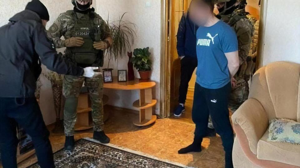 Задержали мужчину в его квартире