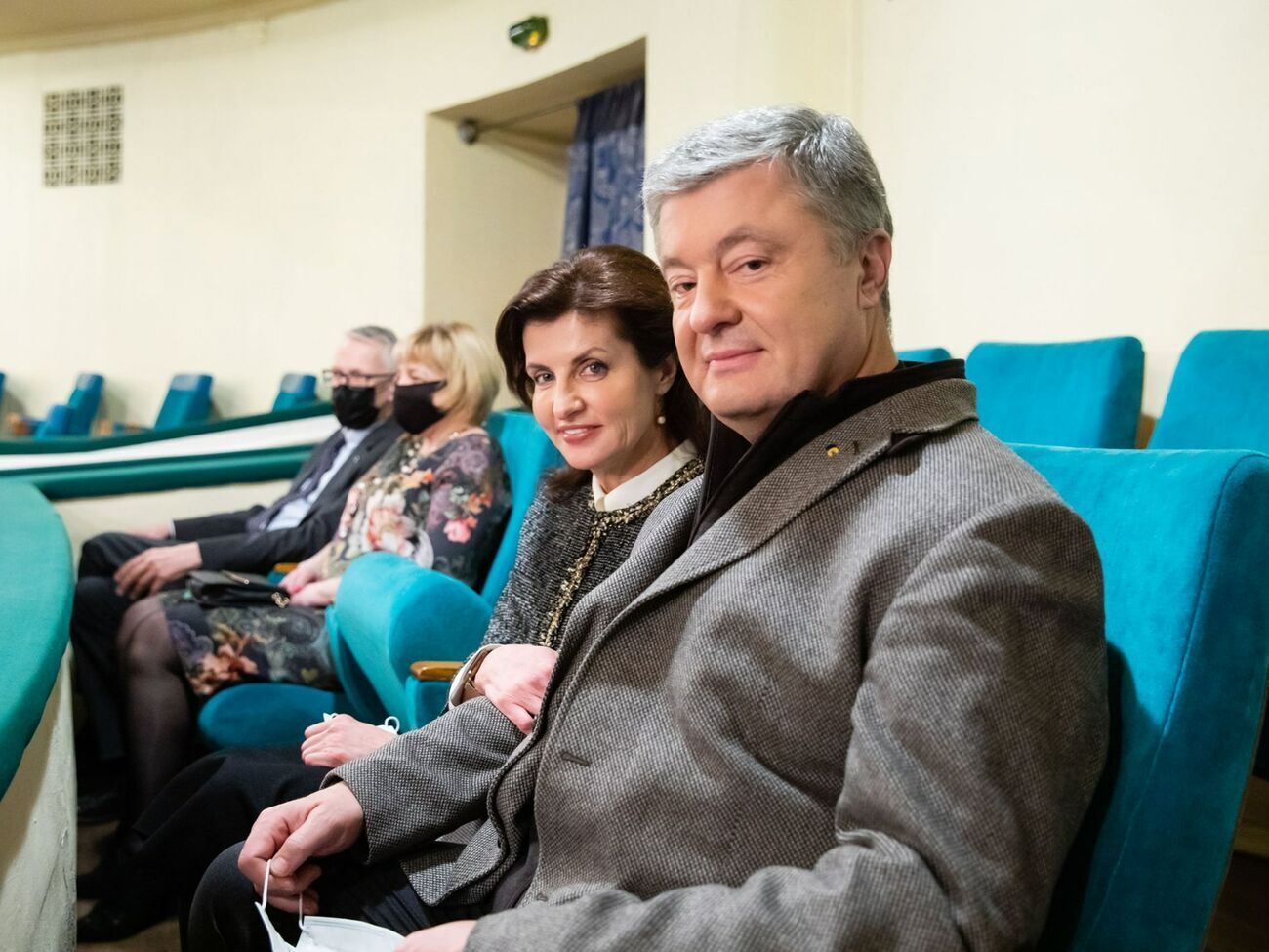 Чета Порошенко владеет четырьмя квартирами, шестью земельными участками и двумя жилыми домами