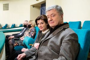 Чета Порошенко владеет четырьмя квартирами, шестью земельными участками и двумя жилыми домами