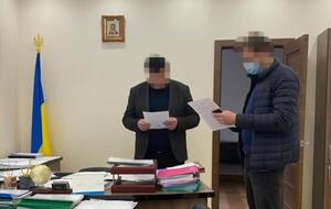 По данным СБУ, в ходе обысков правоохранители обнаружили документы, подтверждающие противоправную деятельность фигурантов