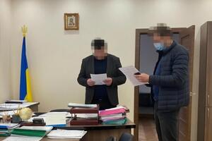 По данным СБУ, в ходе обысков правоохранители обнаружили документы, подтверждающие противоправную деятельность фигурантов