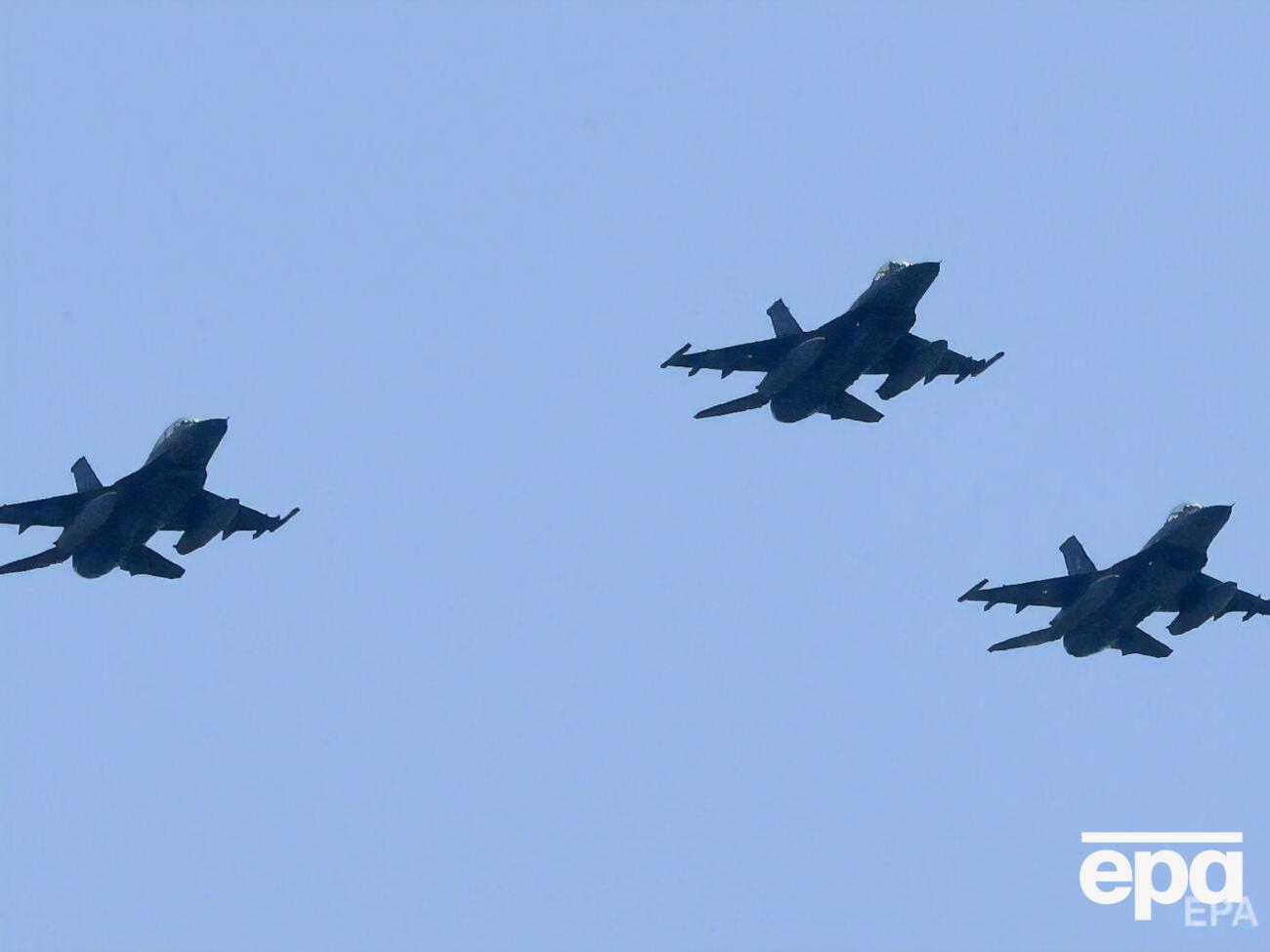 За даними Politico, літаки&nbsp;НАТО неодноразово піднімалися в повітря через почастішання польотів російських винищувачів і бомбардувальників поблизу повітряного простору союзників