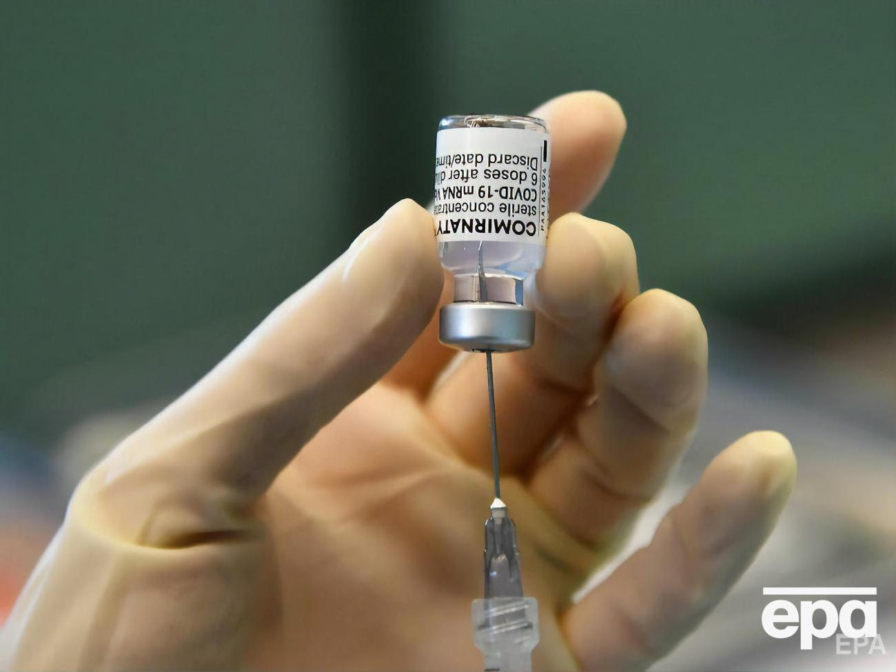 31 березня Pfizer і BioNTech заявили про 100-відсоткову ефективність своєї вакцини проти COVID-19 для підлітків 12–15 років