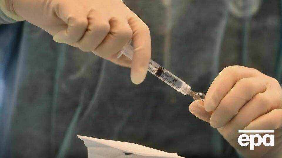 Вакцину від Pfizer насамперед отримають мешканці і співробітники будинків для людей похилого віку, а також співробітники ДСНС і прикордонники