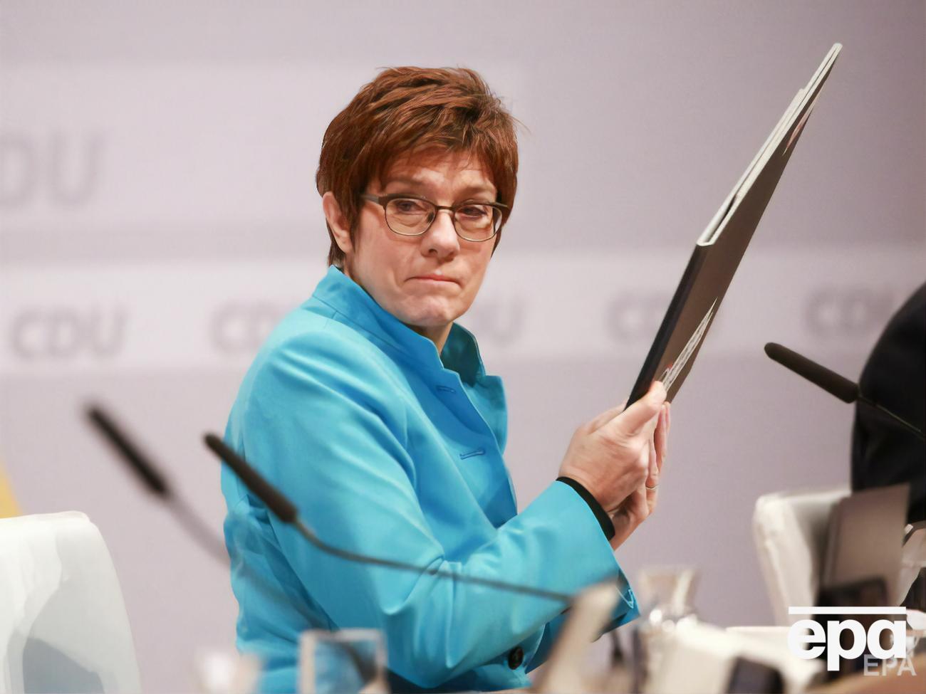 Крамп-Карренбауер висловила нерозуміння дій РФ