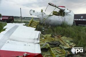 Boeing 777, що летів з Амстердама в Куала-Лумпур рейсом MH17, зазнав аварії 17 липня 2014 року поблизу Тореза