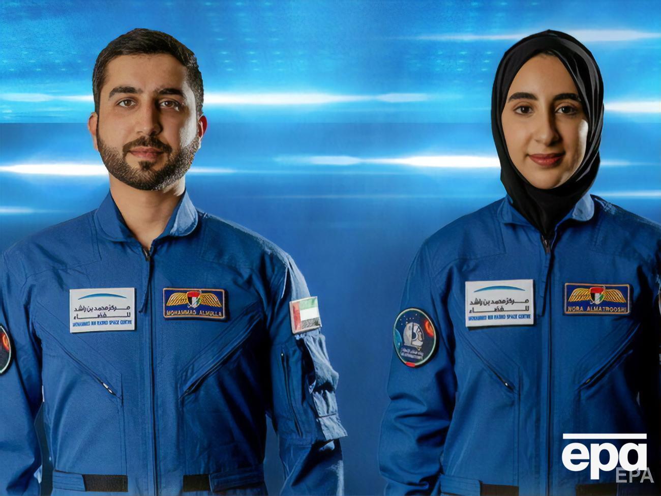 Нуру Аль-Матрооші (праворуч) і Мохаммеда Аль-Муллу (ліворуч) вибрали із 4000 кандидатів