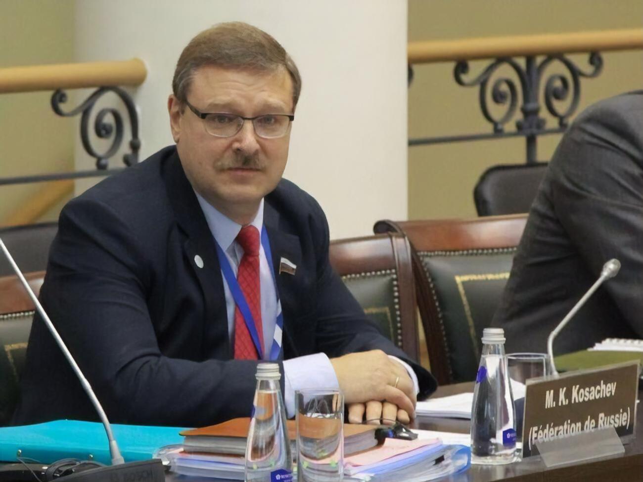 Косачев отметил, что НАТО "шагает" в сторону России