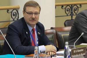 Косачев отметил, что НАТО "шагает" в сторону России