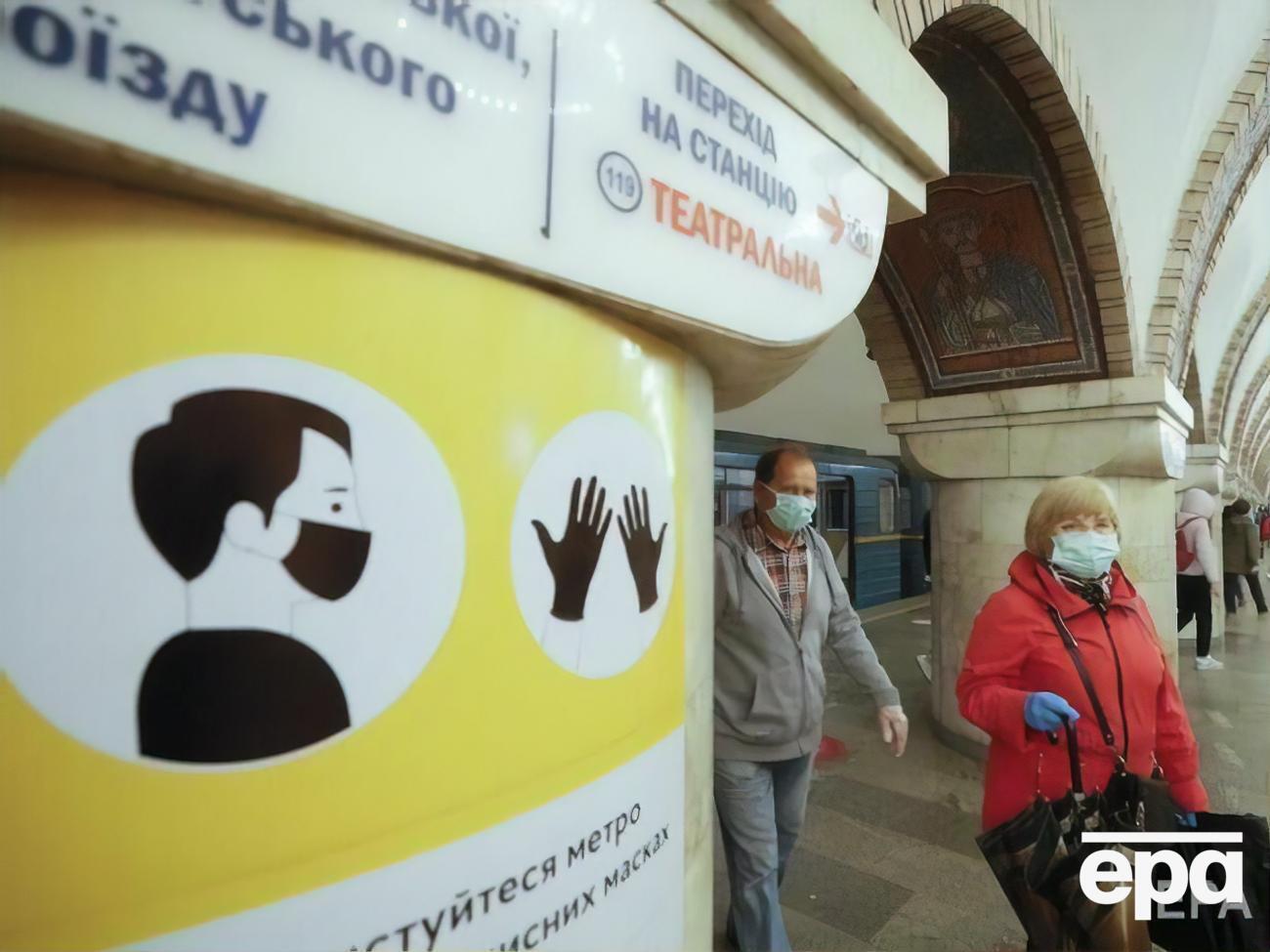 В Киеве общественный транспорт работает по спецпропускам