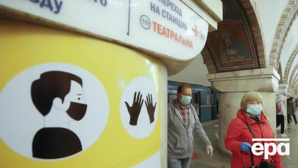 У Києві громадський транспорт працює за спецперепустками