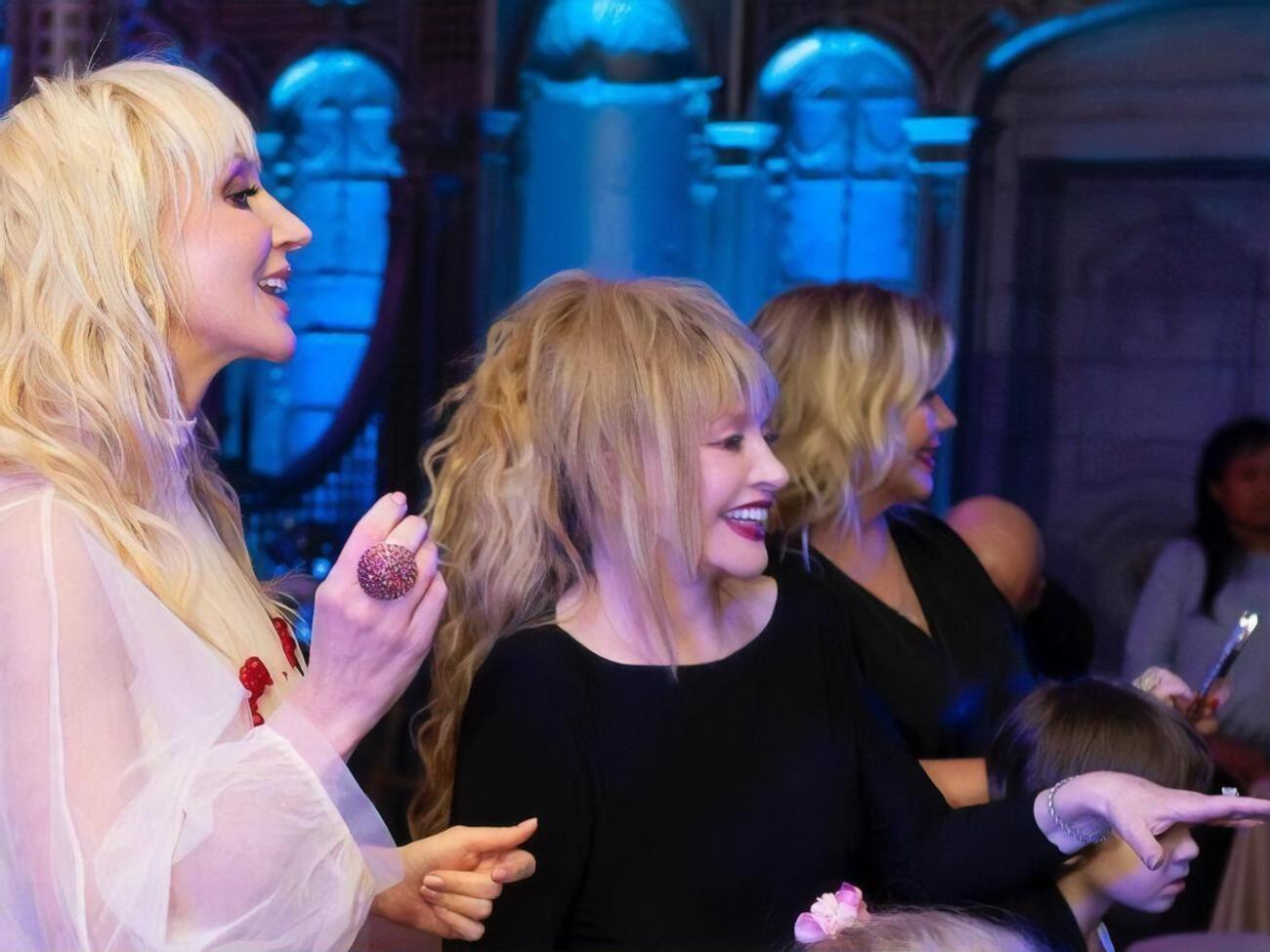 Орбакайте (на фото зліва) &ndash; старша донька Пугачової