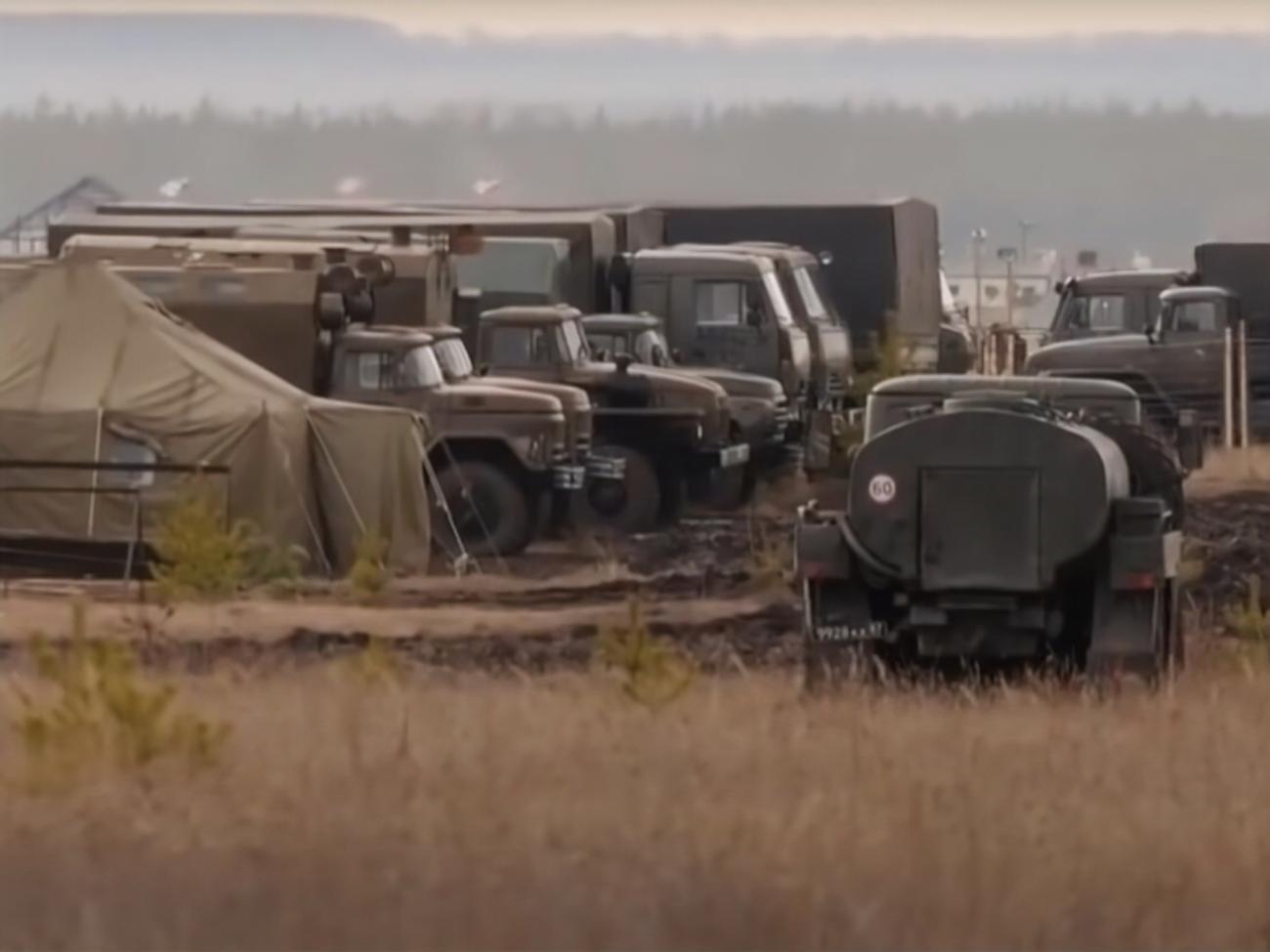 Військовий табір простягається приблизно на 2,4 км, ідеться у відеосюжеті Sky News