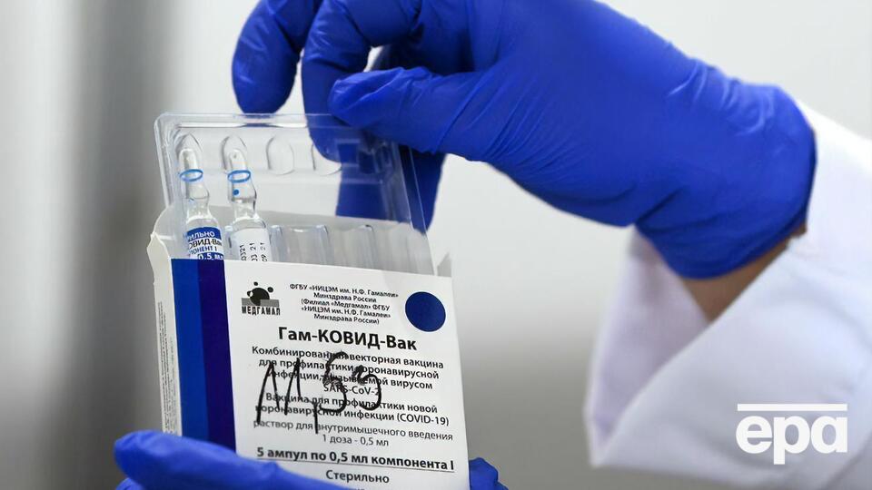 Росіян вакцинують вітчизняним препаратом проти коронавірусу